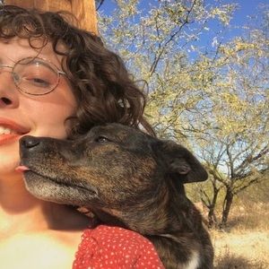 Meet your Posher, Issie